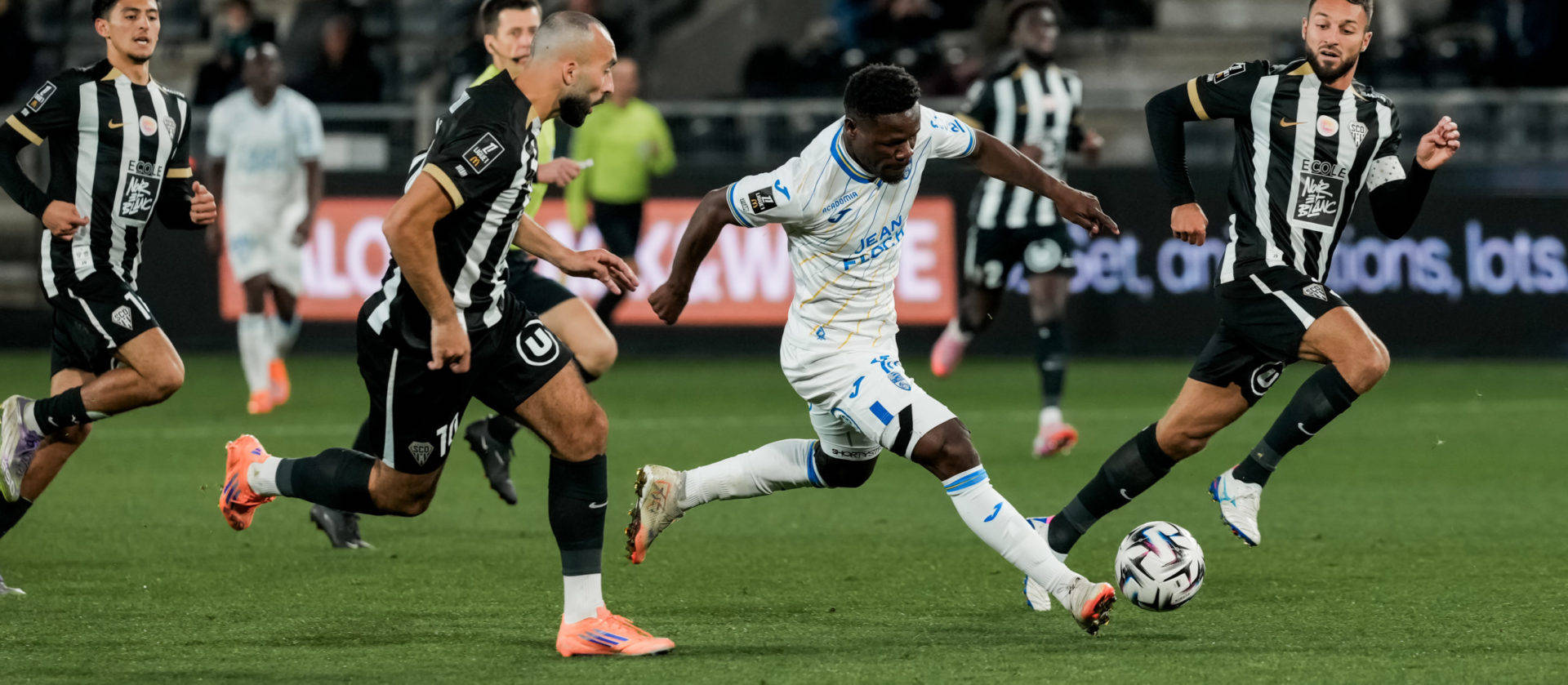 西甲赛程吃紧;巴黎圣日耳曼冲刺阶段再遭质疑;管理层满意;控场能力受关注的简单介绍开云官网首页